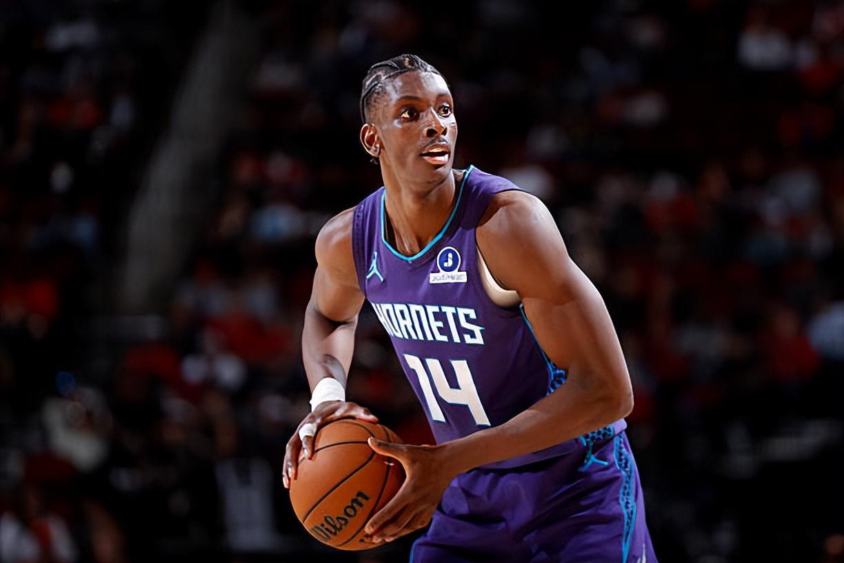 pp电子官网-攻防两端都打爆了火箭内线！昔日快船弃将在黄蜂真是越打越好了？