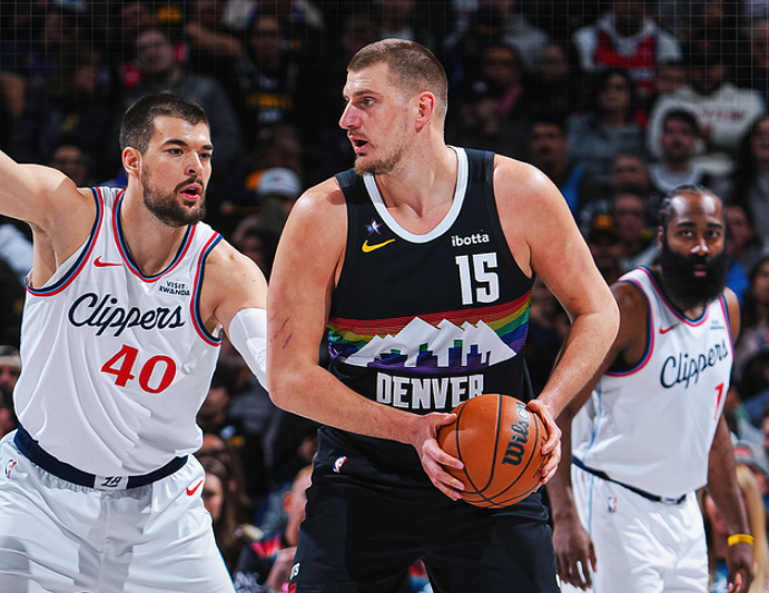 pp电子官网-场均29分12板11助，意料之中三连败！你要这么打，MVP该拱手让人